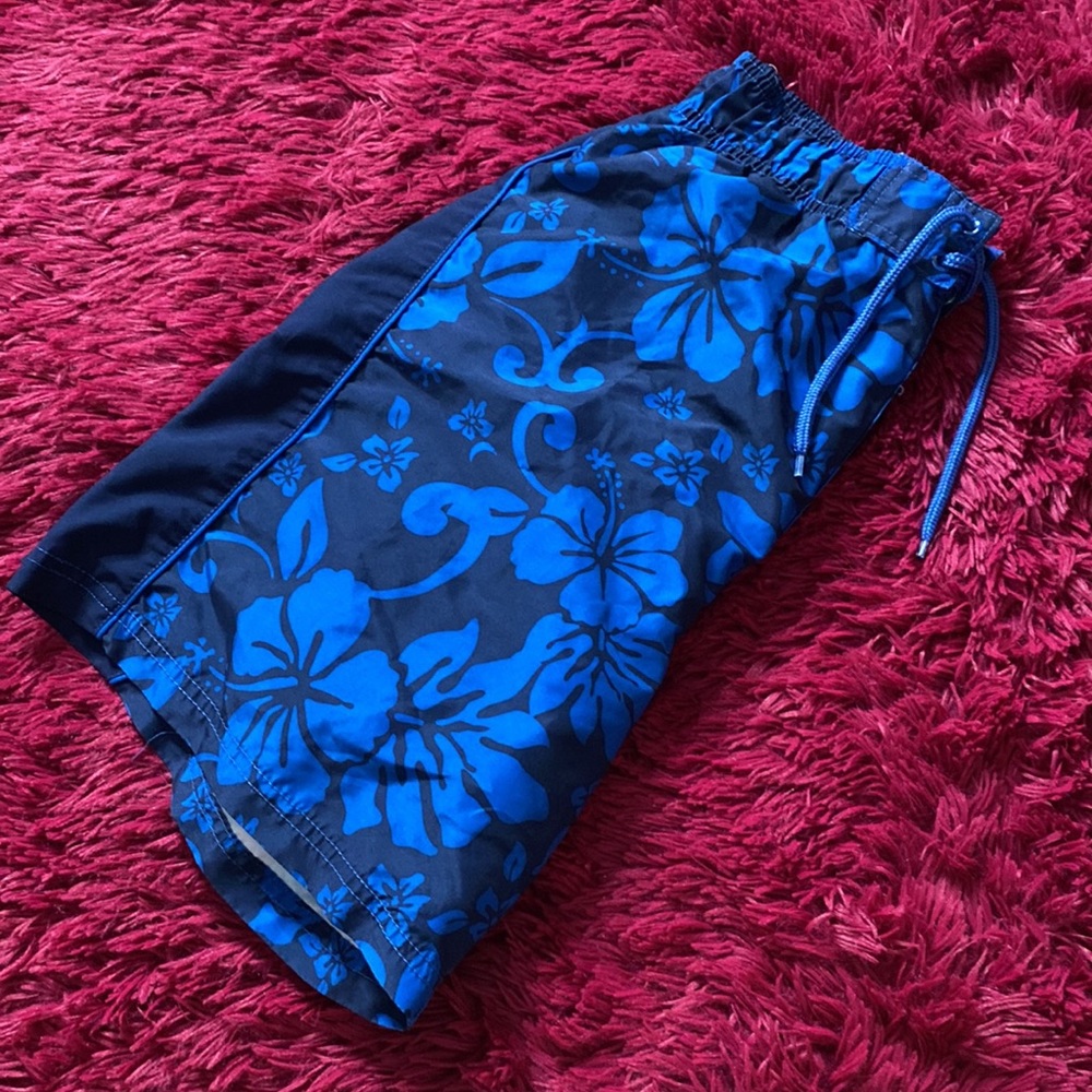 Dark navy hibiscus swim trunks 🌺 - Picture 9 of 11